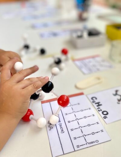 Atelier Univers : modèle moléculaire